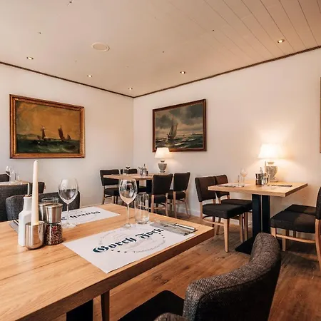 高尔施福克酒店 3*