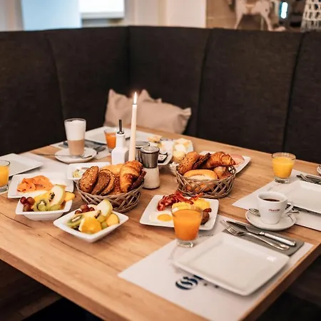 高尔施福克酒店